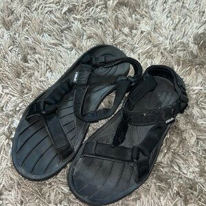 Tevas black
